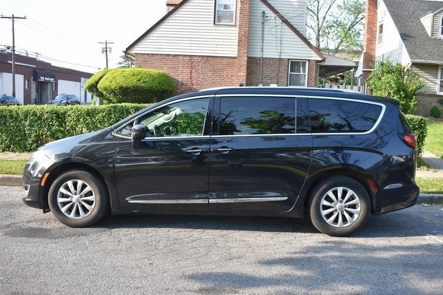 used 2024 Chrysler Pacifica car, priced at $23,320