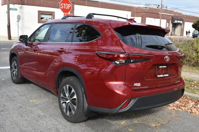 used 2023 Toyota Highlander car, priced at $33,988