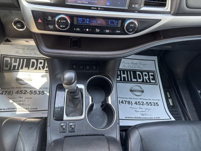 used 2014 Toyota Highlander car, priced at $12,999