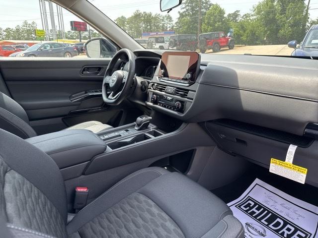 new 2025 Nissan Pathfinder car, priced at $35,785