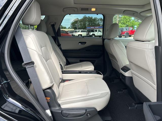 new 2025 Nissan Pathfinder car, priced at $47,555