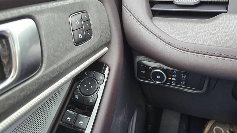 new 2025 Ford Explorer car, priced at $61,105