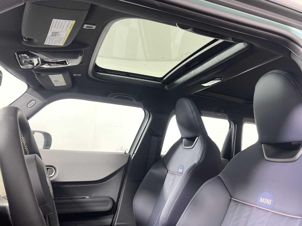 new 2025 MINI Hardtop car, priced at $38,415