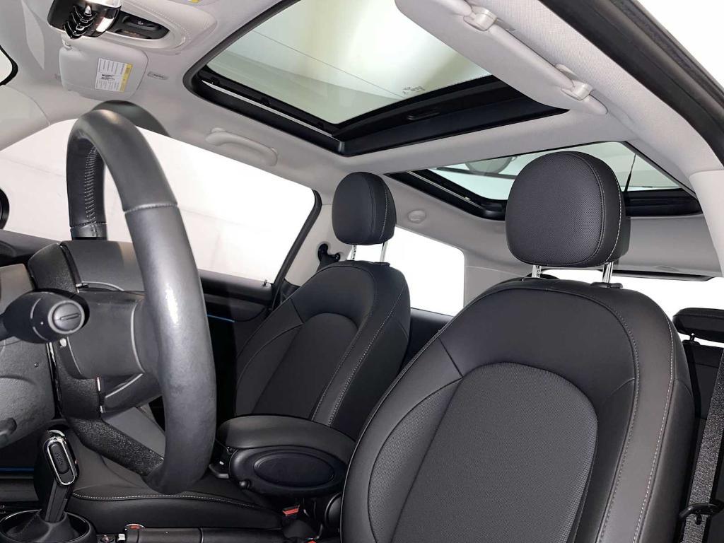 used 2022 MINI Hardtop car, priced at $24,493