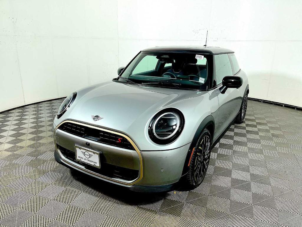 used 2025 MINI Hardtop car, priced at $32,995