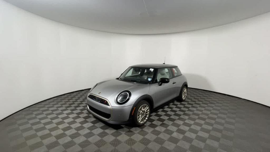 new 2025 MINI Hardtop car, priced at $35,670