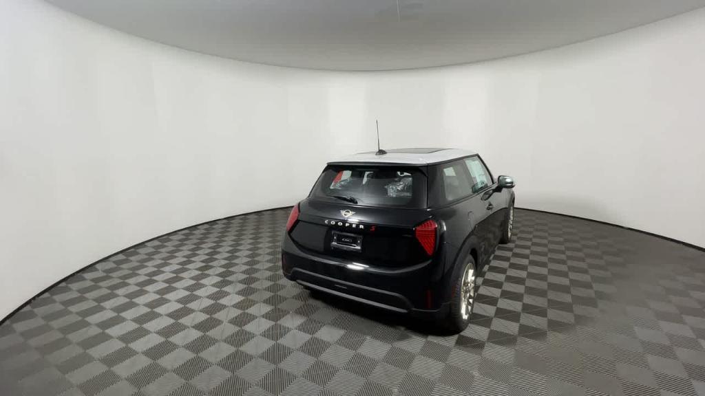 new 2025 MINI Hardtop car, priced at $36,595