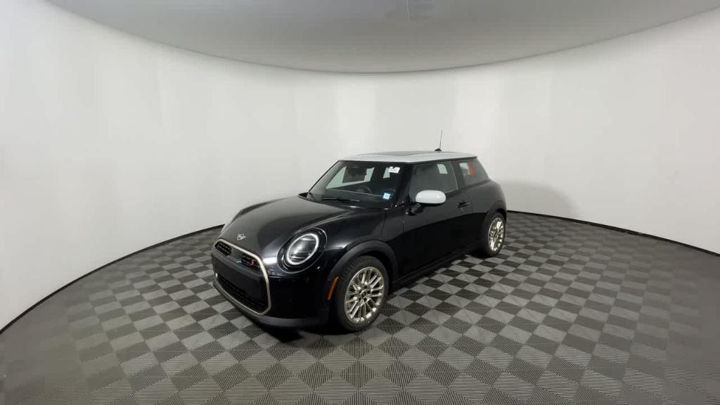 new 2025 MINI Hardtop car, priced at $36,595