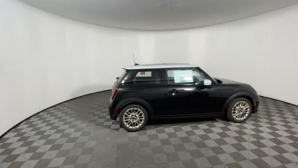 new 2025 MINI Hardtop car, priced at $36,595