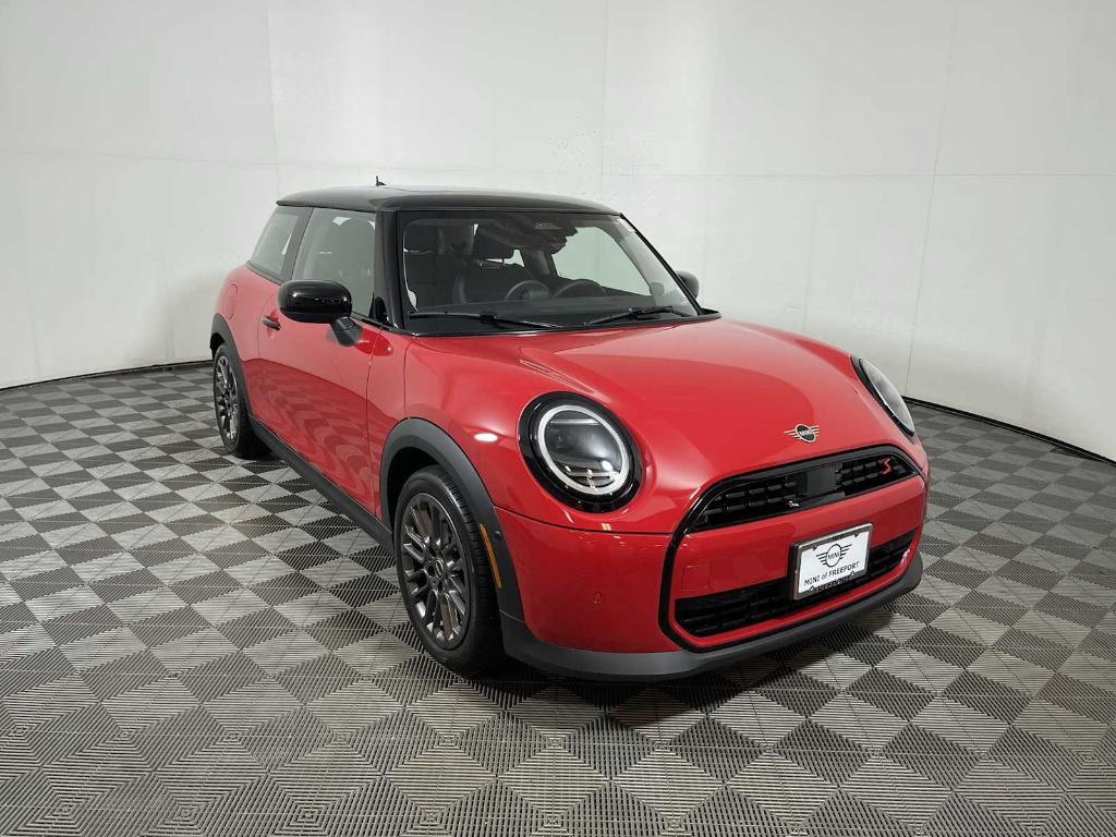 used 2025 MINI Hardtop car, priced at $32,493
