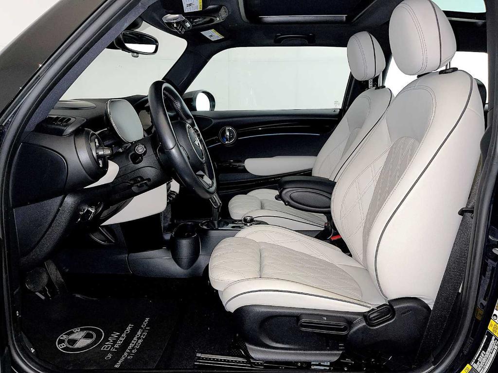 used 2024 MINI SE Hardtop car, priced at $21,488