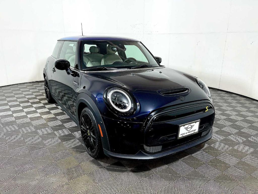 used 2024 MINI SE Hardtop car, priced at $21,488