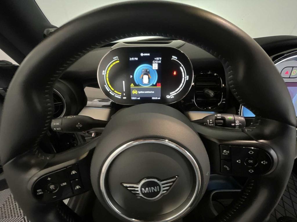 used 2024 MINI SE Hardtop car, priced at $21,488