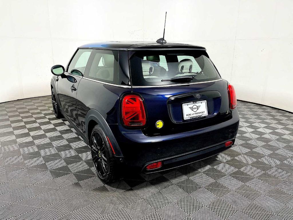 used 2024 MINI SE Hardtop car, priced at $21,488