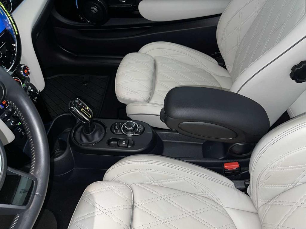 used 2024 MINI SE Hardtop car, priced at $21,488