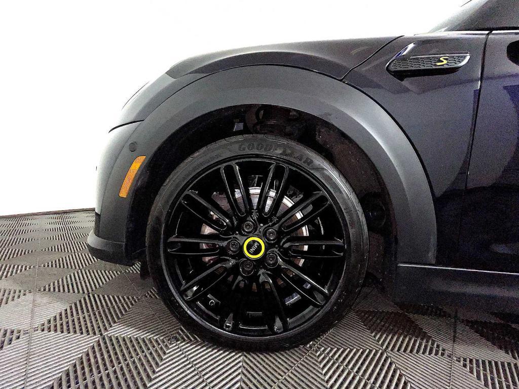 used 2024 MINI SE Hardtop car, priced at $21,488