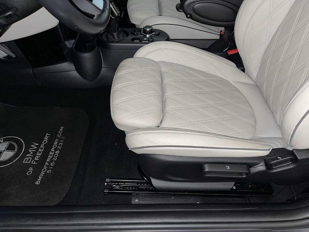 used 2024 MINI SE Hardtop car, priced at $21,488