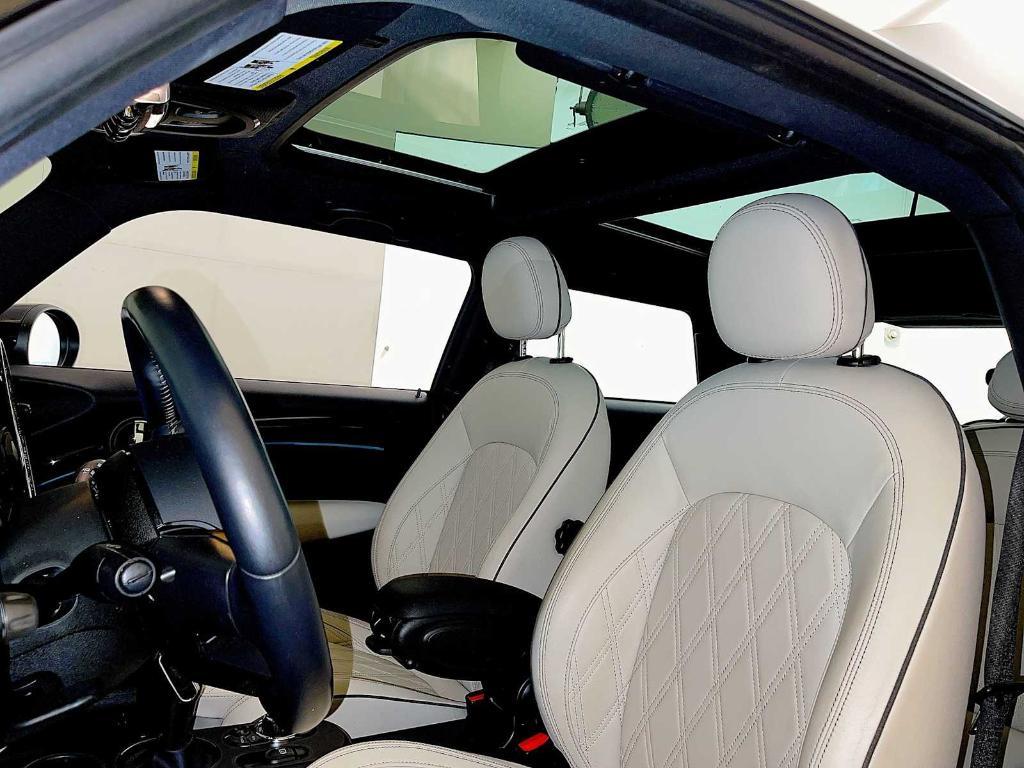 used 2024 MINI SE Hardtop car, priced at $21,488