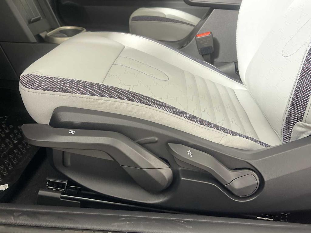 new 2025 MINI Hardtop car, priced at $35,595