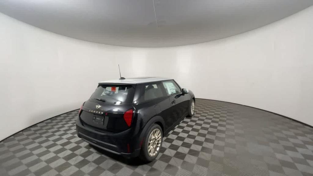 new 2025 MINI Hardtop car, priced at $38,295