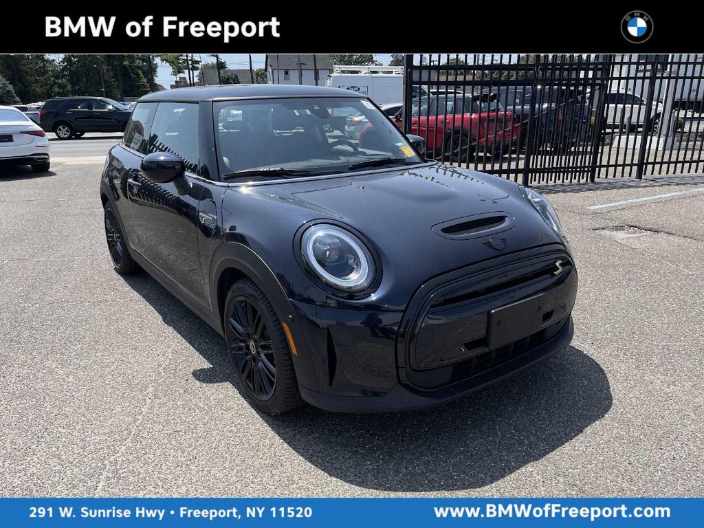 used 2024 MINI SE Hardtop car, priced at $26,493