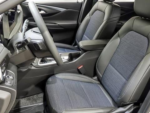 new 2025 Buick Envista car, priced at $25,865