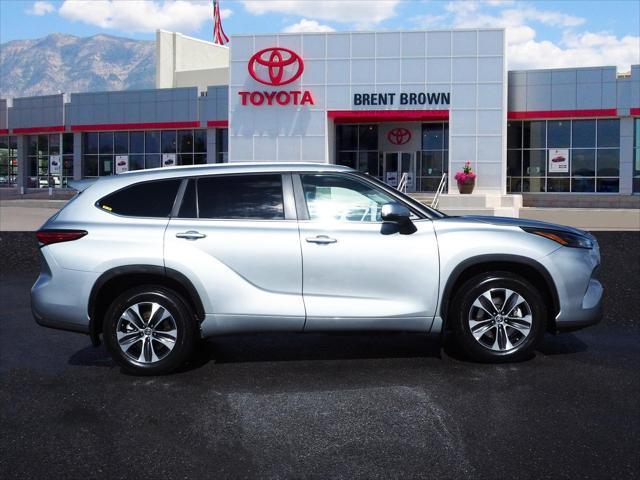 used 2023 Toyota Highlander car, priced at $39,990