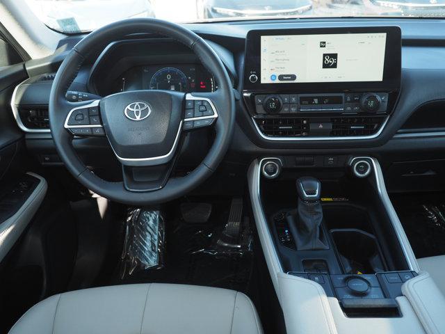 used 2025 Toyota Highlander car, priced at $53,405