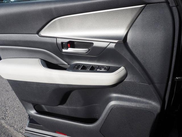 used 2025 Toyota Highlander car, priced at $53,405