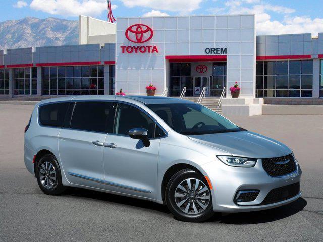 used 2023 Chrysler Pacifica Hybrid car, priced at $28,129