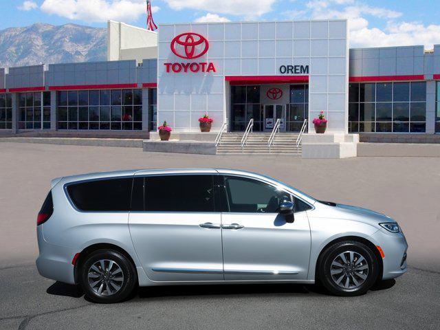 used 2023 Chrysler Pacifica Hybrid car, priced at $29,185