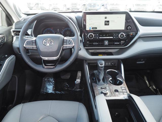 used 2025 Toyota Highlander car, priced at $55,015