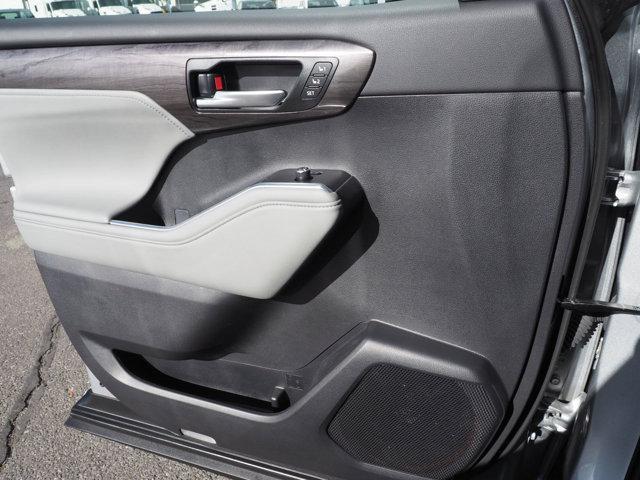 used 2025 Toyota Highlander car, priced at $55,015
