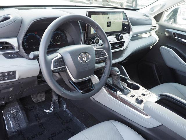 used 2025 Toyota Highlander car, priced at $55,015