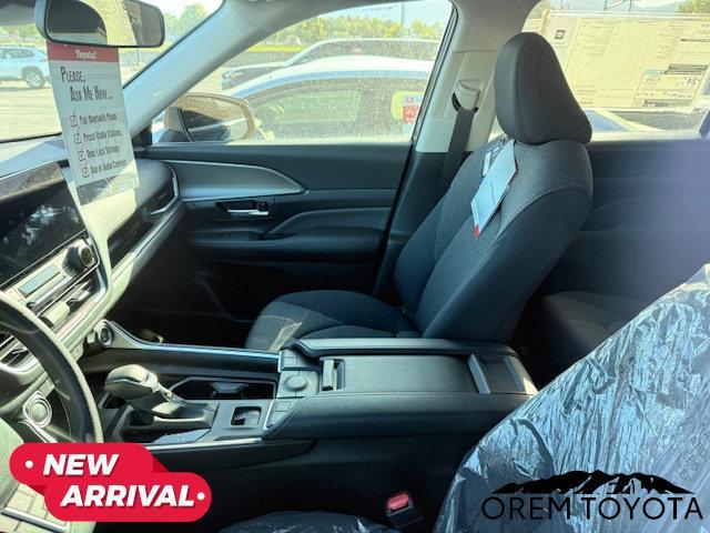 used 2025 Toyota Highlander car, priced at $47,422