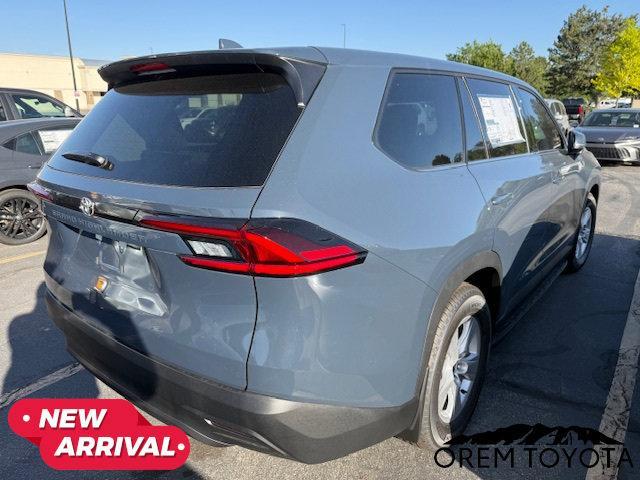 used 2025 Toyota Highlander car, priced at $47,422