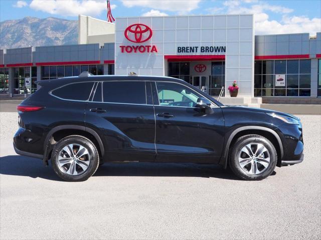 used 2021 Toyota Highlander car, priced at $35,890