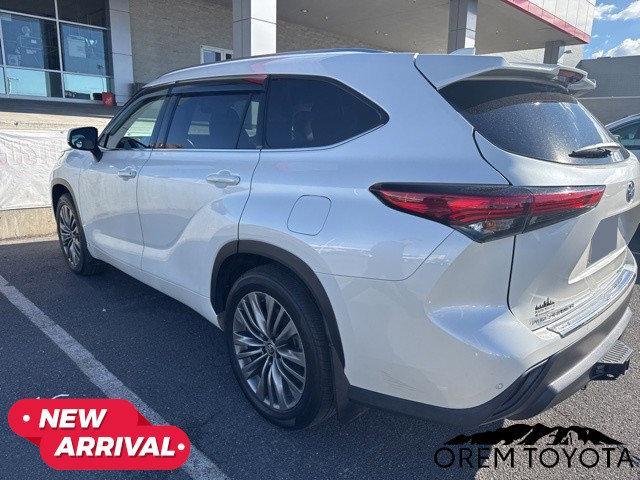 used 2020 Toyota Highlander car, priced at $35,061