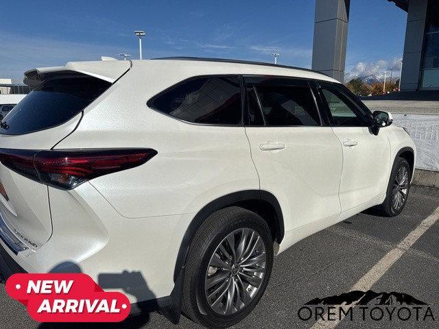 used 2020 Toyota Highlander car, priced at $35,061