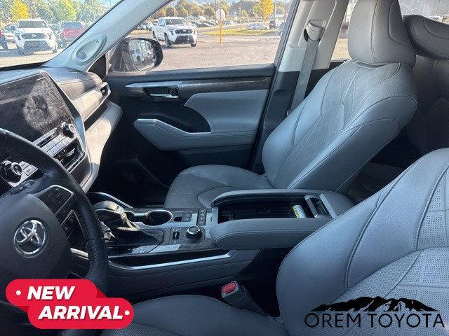 used 2020 Toyota Highlander car, priced at $34,243