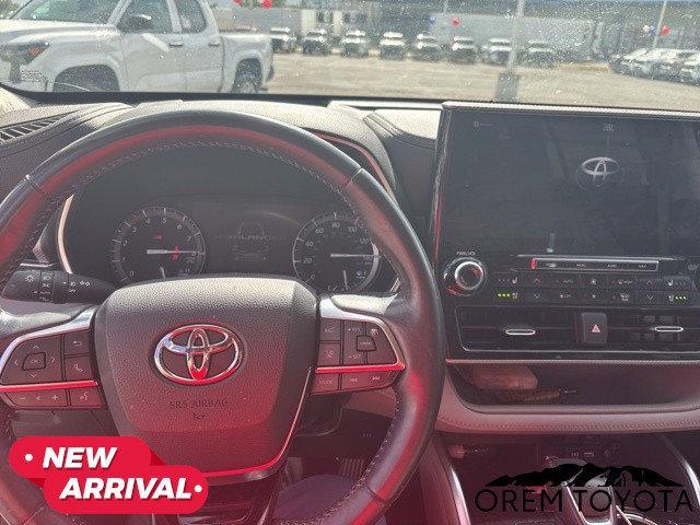 used 2020 Toyota Highlander car, priced at $34,243