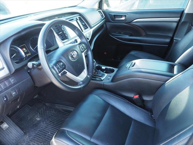 used 2019 Toyota Highlander Hybrid car, priced at $34,999