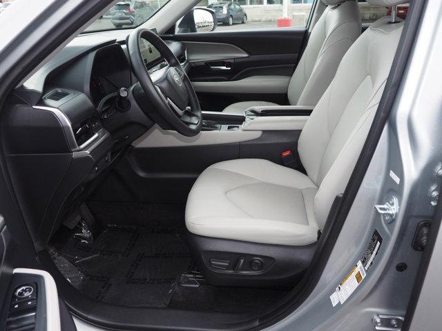 used 2025 Toyota Highlander car, priced at $53,373
