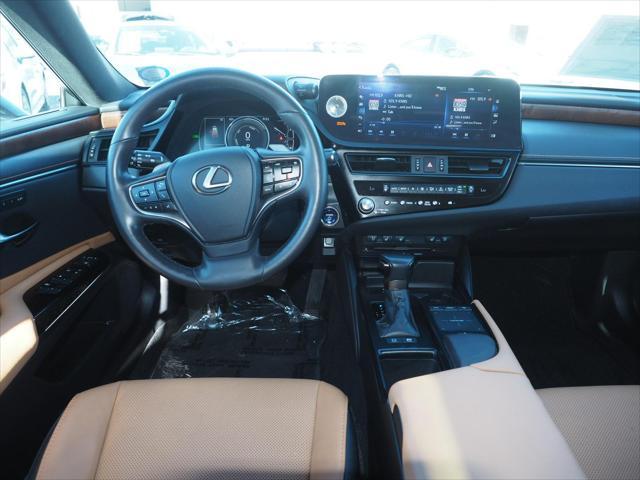 used 2022 Lexus ES 300h car, priced at $35,990