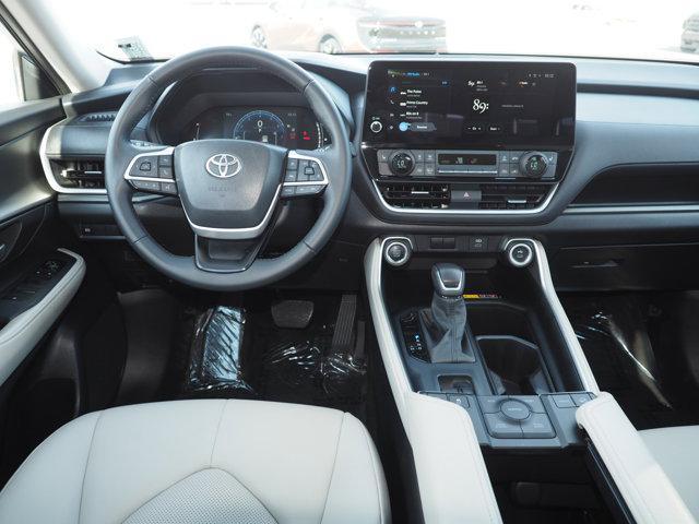 used 2025 Toyota Highlander car, priced at $53,337
