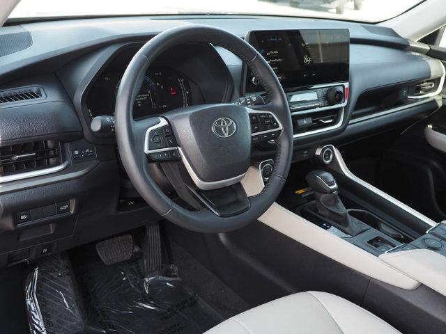 used 2025 Toyota Highlander car, priced at $53,337