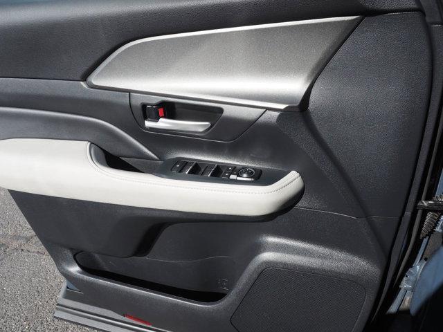 used 2025 Toyota Highlander car, priced at $53,337