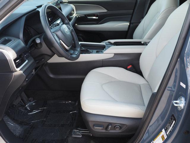 used 2025 Toyota Highlander car, priced at $53,337