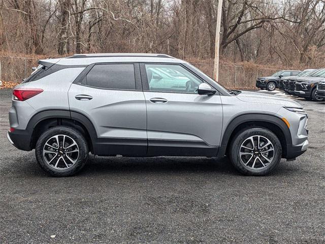 new 2025 Chevrolet TrailBlazer car, priced at $30,080