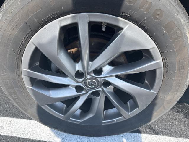 used 2015 Nissan Rogue car, priced at $7,777